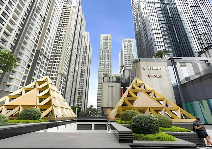 Signature Landmark City View