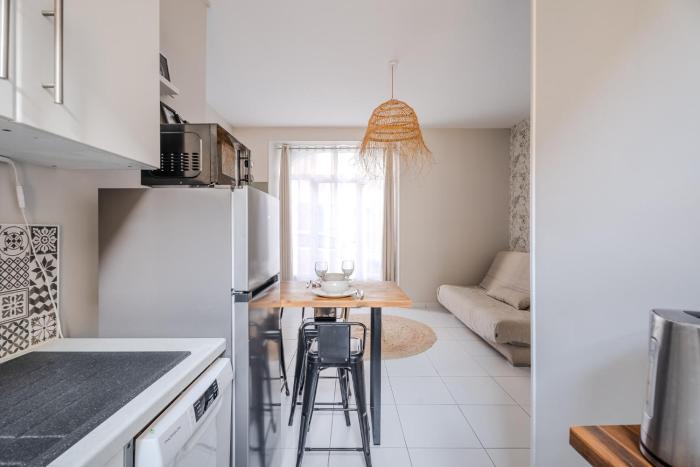Studio contemporain - 50 mètres plage - proche centre
