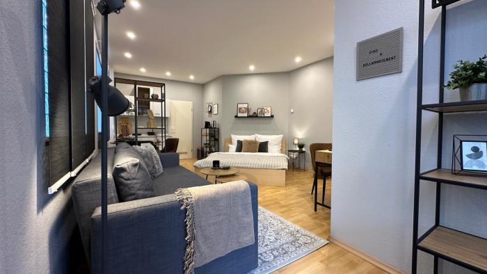 BELLAHOMES Apartments, Ground Floor, Aircondition, Private Parking, Airport 30 min