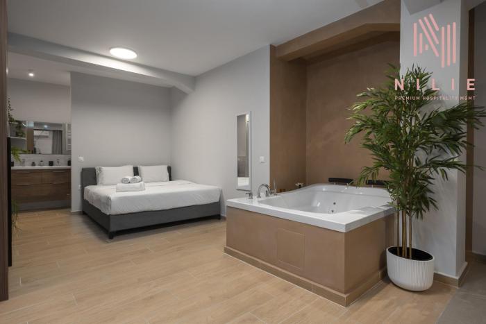 Parais, Nilie Hospitality MGMT