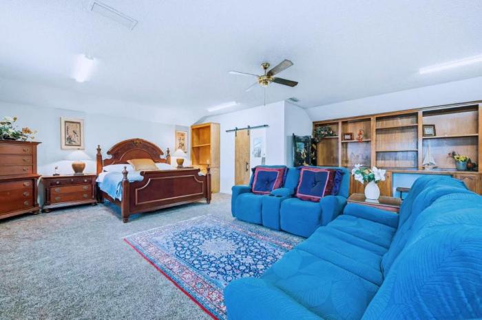 Beautiful Presidential Suite Private Bath near DFW