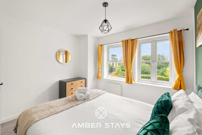 Spacious 3 Bed House in Reading by Amber Stays, Perfect for Business & Contractors, FREE Parking!