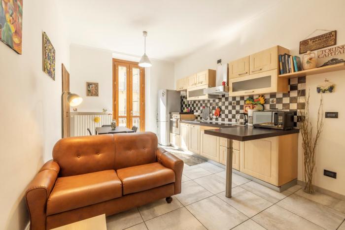 AmaTan Cairoli 32-Apt 2 Camere-Centro Parco del Valentino-Terrazzino -AC-