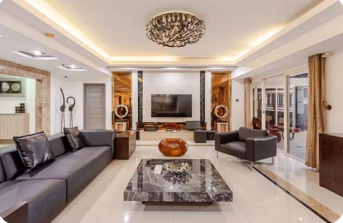 Cozy Condo near NAIA Airport with Balcony