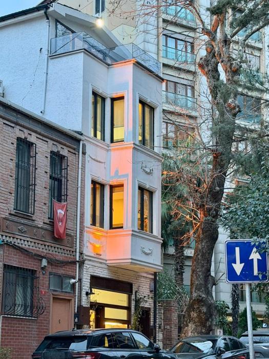 Simple Apartment in Kızıltoprak with Transportation,near Bağdat street