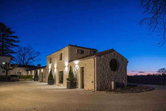 LEperonnette, cozy house with swimming pool, surrounded by vineyard, near St Emilion