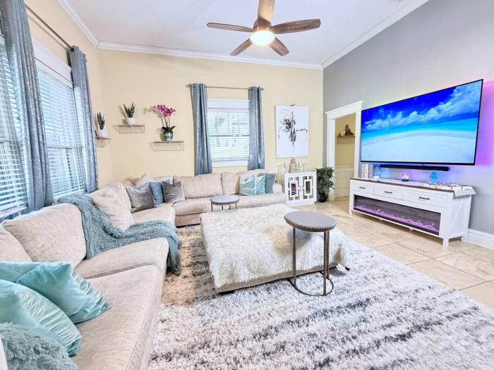 Hyde Park Oasis with Gym and Sauna