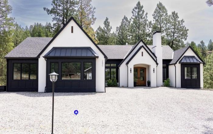 Spacious 4-bedroom Luxury Retreat
