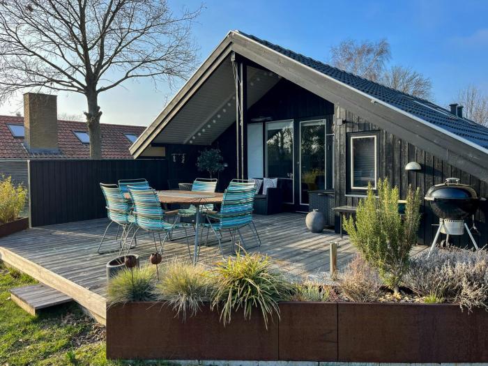 Summer House With Authentic Charm On Enø