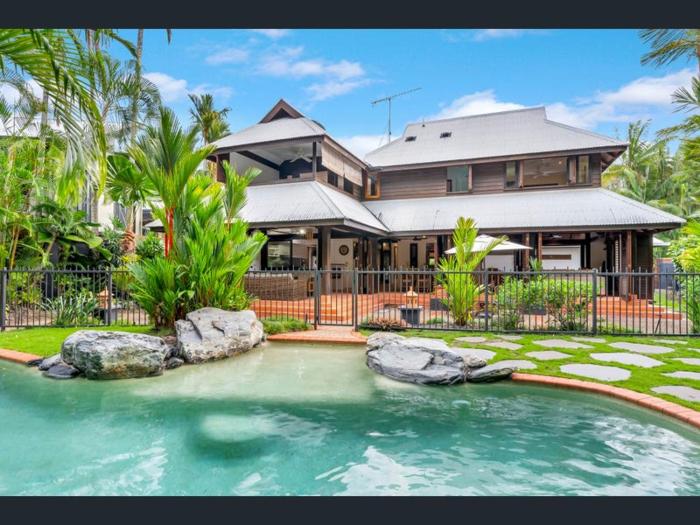 Solander Beachfront with private beach access & pool