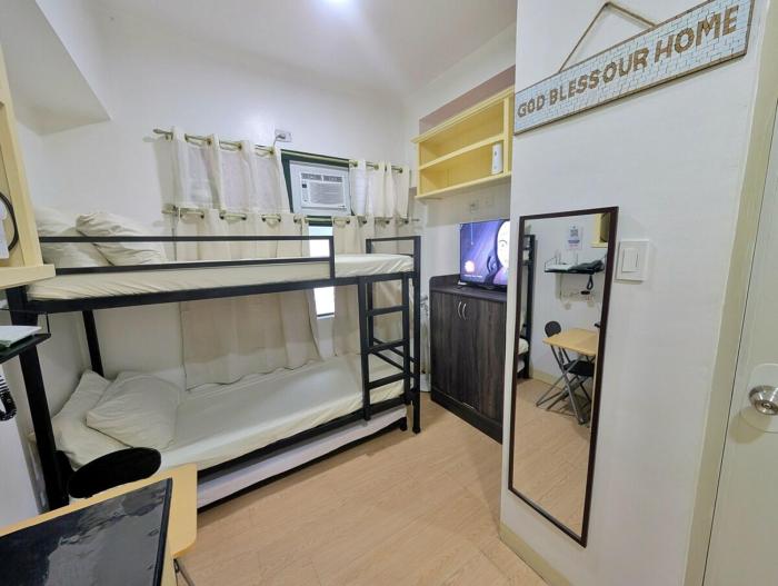 Studio Unit at the center of Alabang