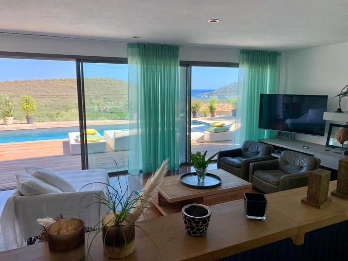 Villa avec vue sur la baie de Santa Giulia à Porto-Vecchio