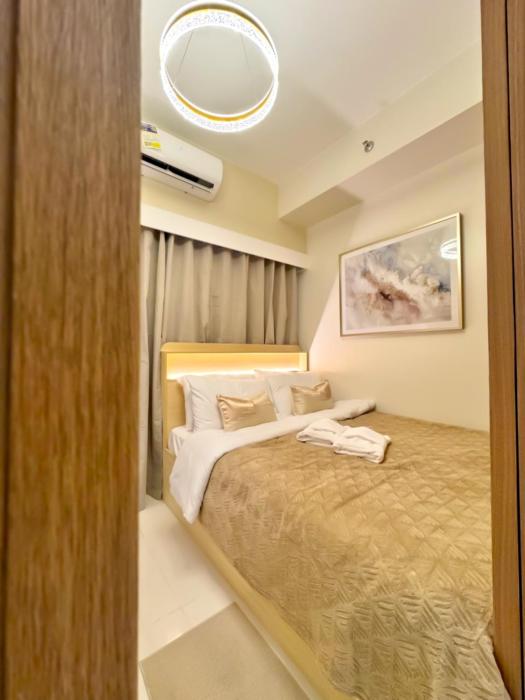 LuxeGold at Red Residences l WiFi Netflix I RED RES 2733