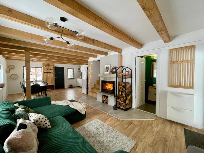 Cranberry Cabin Buscat