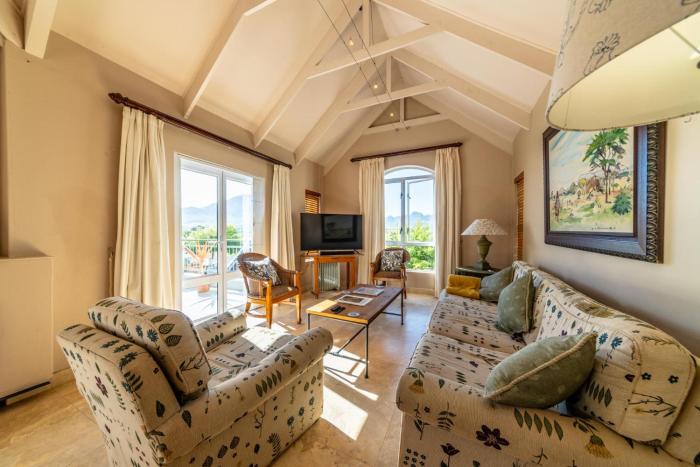 Penthouse with Home Study - Mountain Views