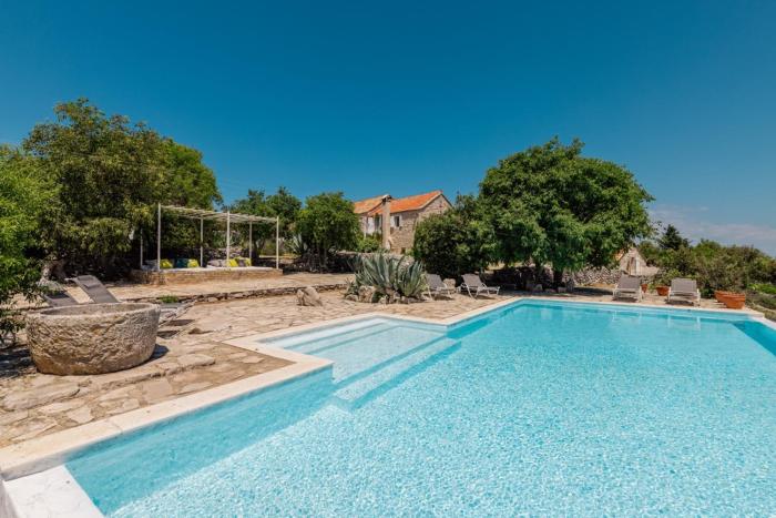 Sea View Villa with Tennis Court - Dvori sv Jurja