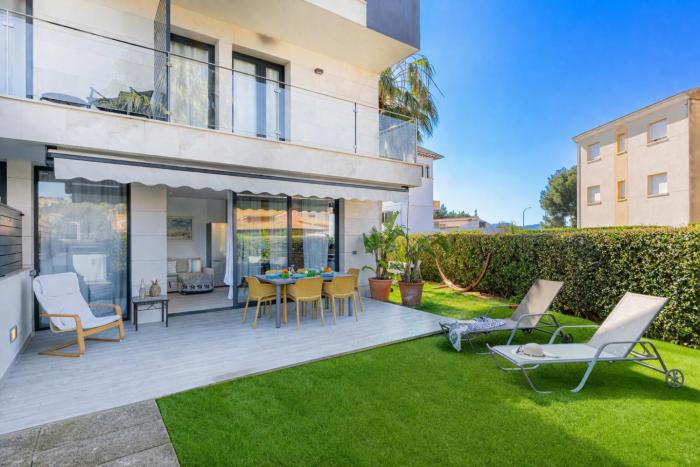 Apartment La Perla By Home Villas 360