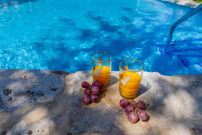 Los Jazmines - Traditional Andalusian house with private pool just 15 min from beach and Golf!