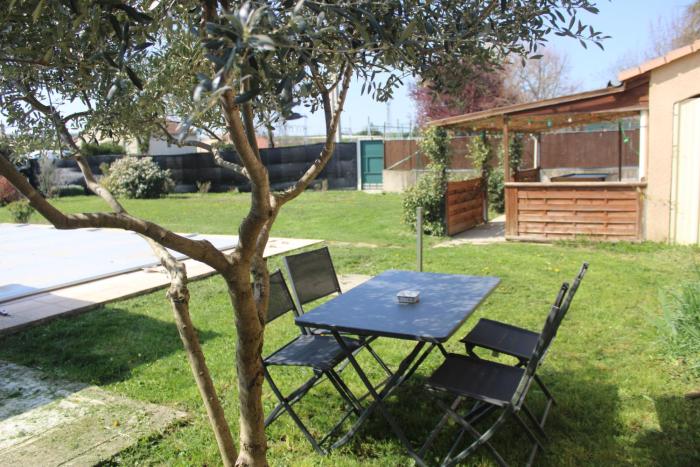 Maison au calme avec jardin et piscine