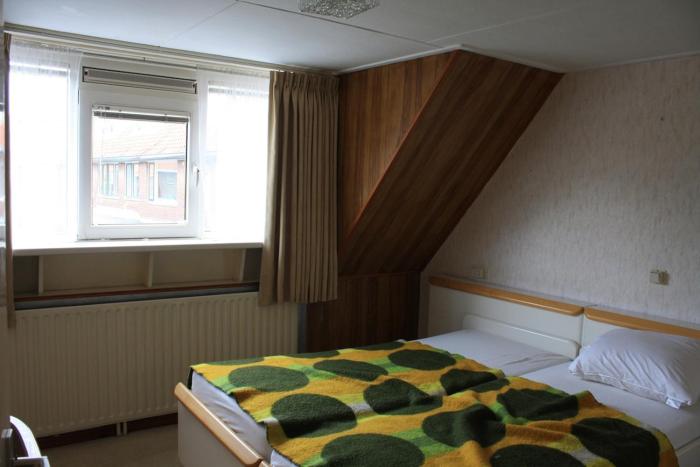 3-bedroom home, walking distance to train station