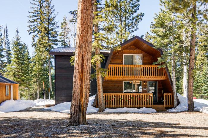 Nature Lover’s Retreat! Family Duck Creek Cabin