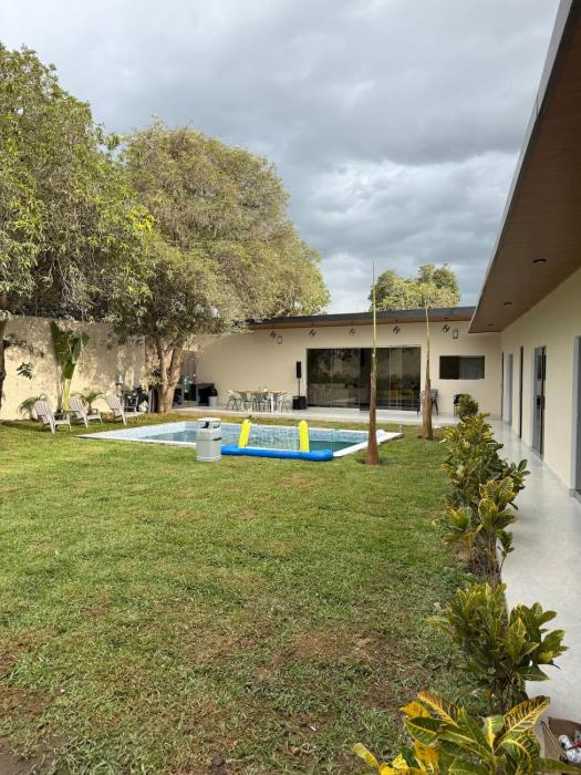 House in Ica with pool, grill and large garden