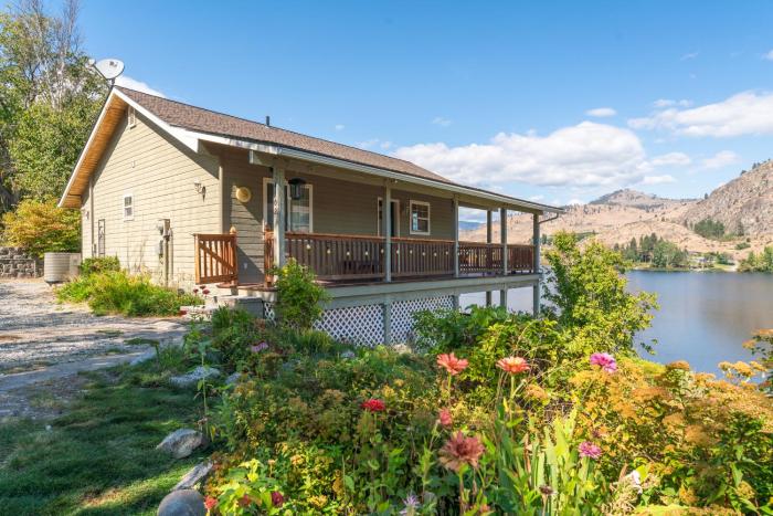 Wapato Lake Waterfront Retreat