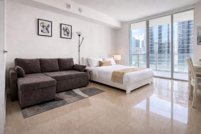 Brickell Luxury & Spacious Studio