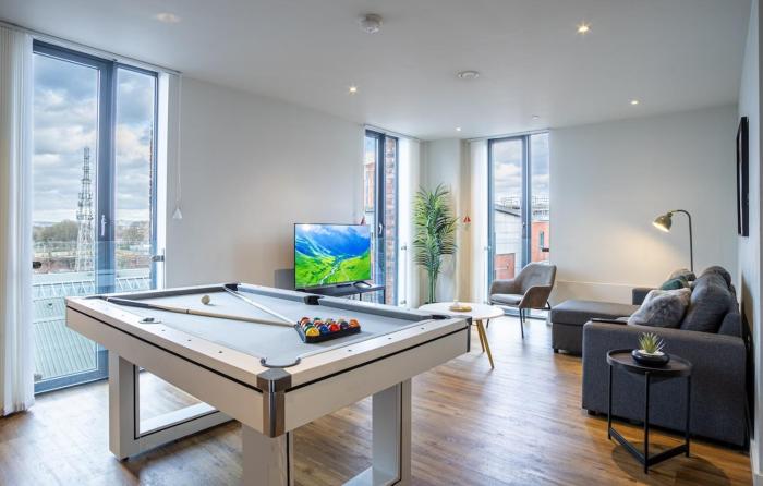 Manchester City Centre apartment, Pool table