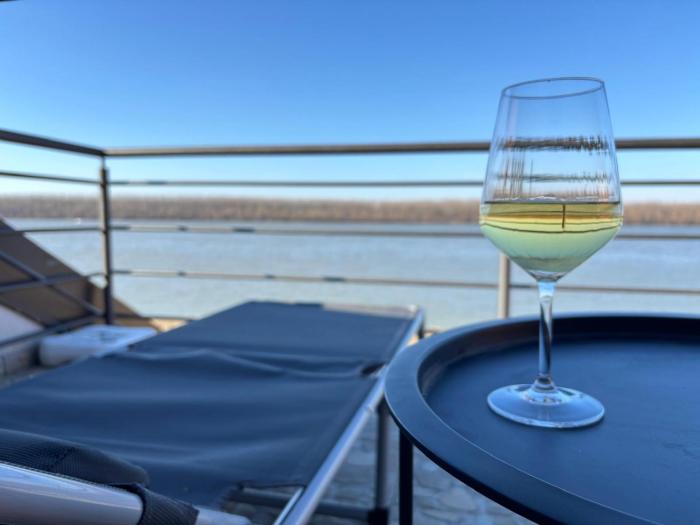 Blue River, sojenica na Dunavu