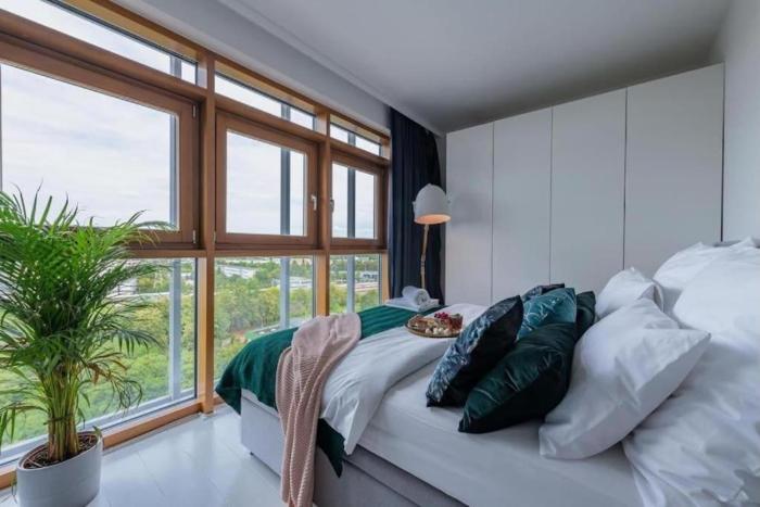 Golden Apartments Warsaw - 10th Floor City View, Słomińskiego