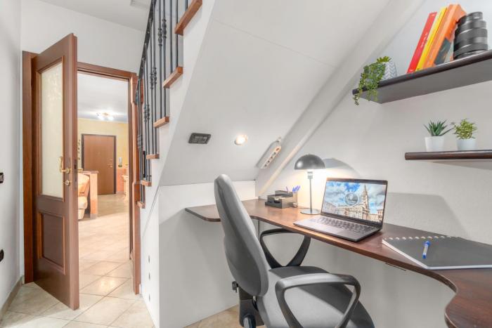 W-iFi Parking perfect for romote working in Modena