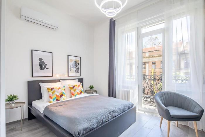 Central studio for 2