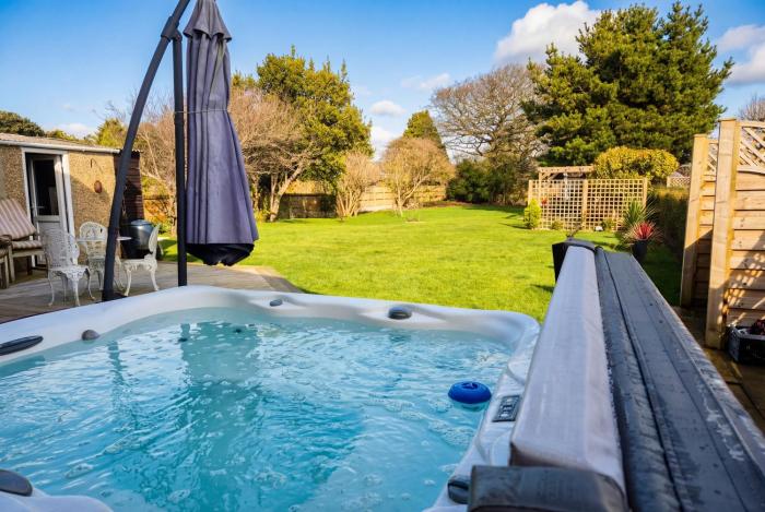 Hill Head Beachside Cottage with Large Garden and Sea Views 5bed slp12