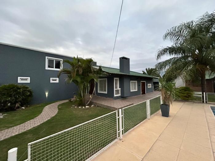 Hermosa Casa con Quincho y pileta