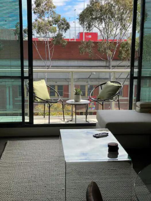THE WATERFRONT APARTMENTS 1 Bedroom Apartment with Street Views located on the Geelong Waterfront - 4607