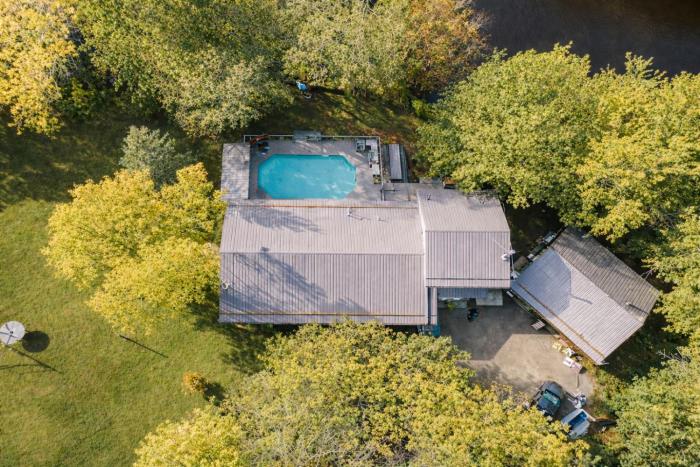 River Retreat- Hot tub-Games-BBQ-Bonfire-Sleeps 14