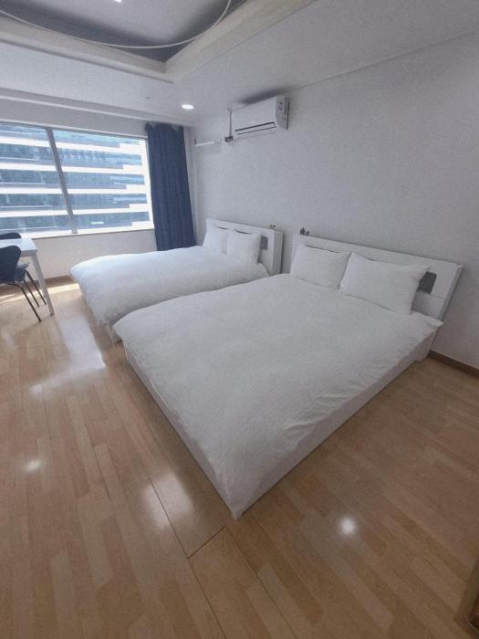 Hongdae Guesthouse5 - 1min from Hongik Uni station Exit #1