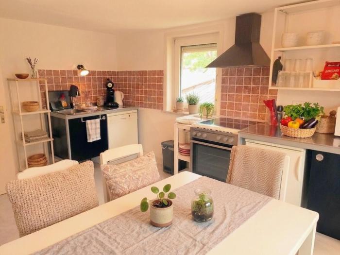 Monteurzimmer Kassel Monteurwohnung Ferienwohnung Banane 1- 6 Personen Parkplatz & Küche Modern