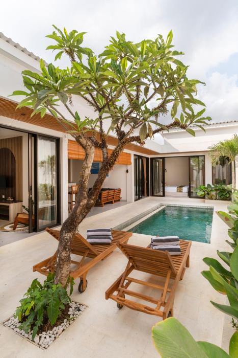 Perenenan Home - Stunning Tropical 3BR near Canggu with Pool