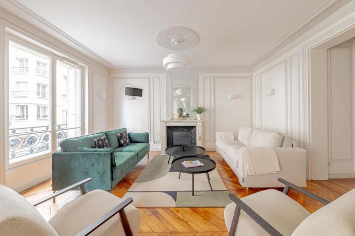 Parisian Elegance 2 Bedr in the 16th