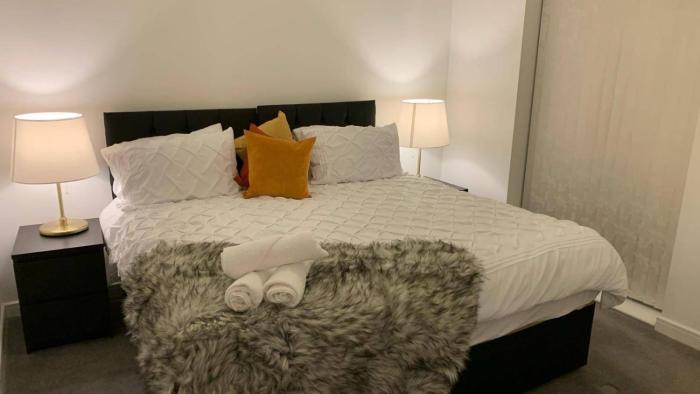 House- Sleeps 6 & Free Parking