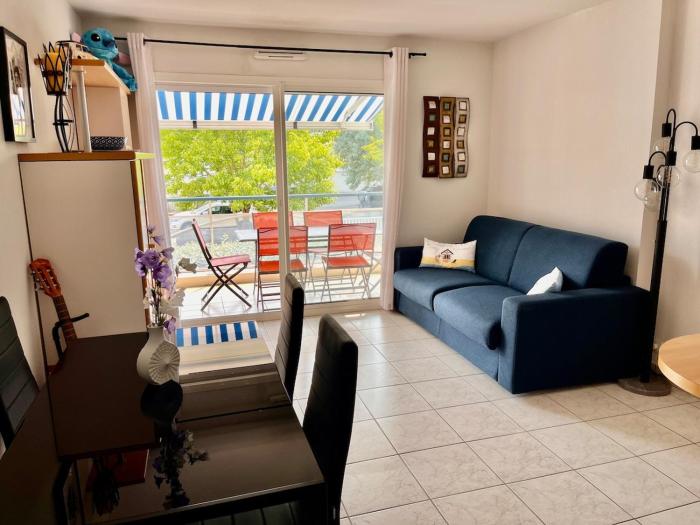 Appartement 2 pièces 150 m de la plage avec garage privé