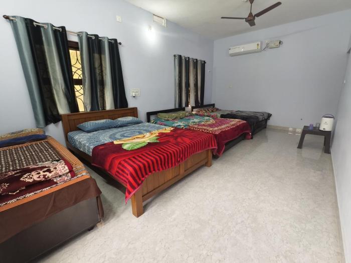 Dormitory with 3 double beds and 1 single bed