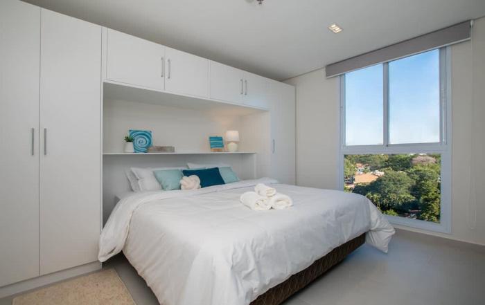 Modern 1BR in Prime Area Pool Gym