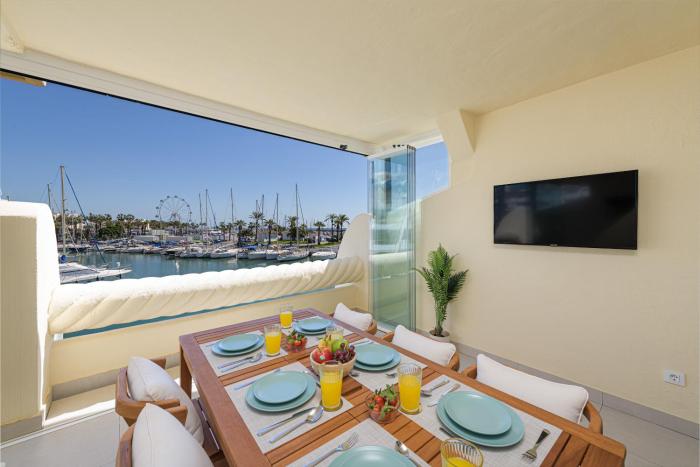 WintowinRentals Premium Apartment with Terrace and Stunning Views in Puerto Marina