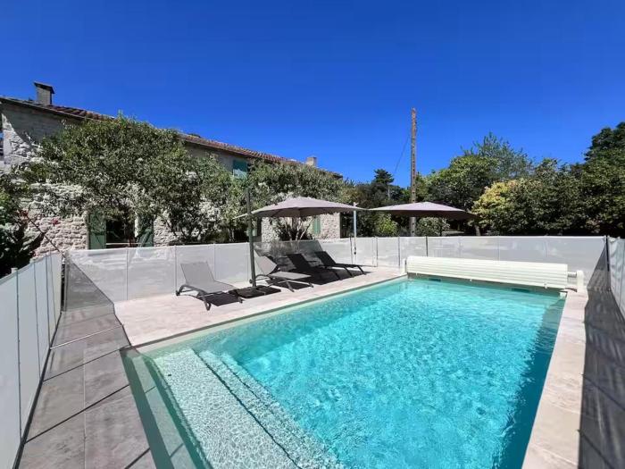 Beautiful air-conditioned stone house with swimming pool