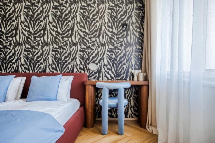 Central Prague Apt - Wenceslas Square 5 min - 2 King Beds & Balcony by Gravity Prague