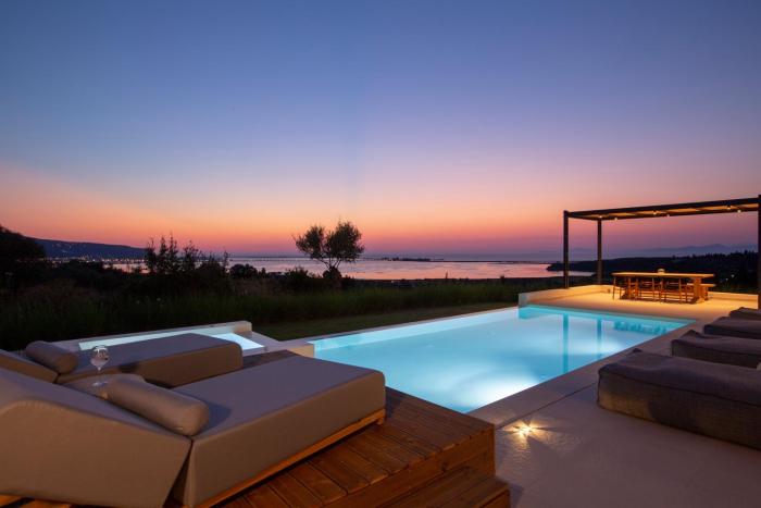 VIENTO LUXURY VILLAS near Lefkada town center and beach