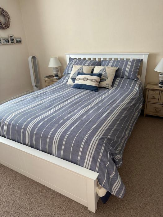 Midships, bright and airy, first floor, centrally located, flat
